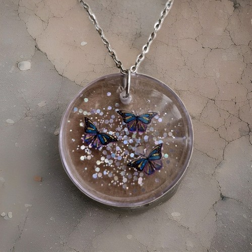 Handmade resin necklace - resin,