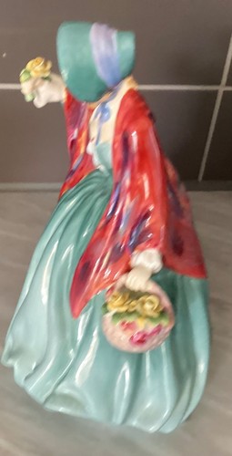 Royal doulton woman figurine - doulton,