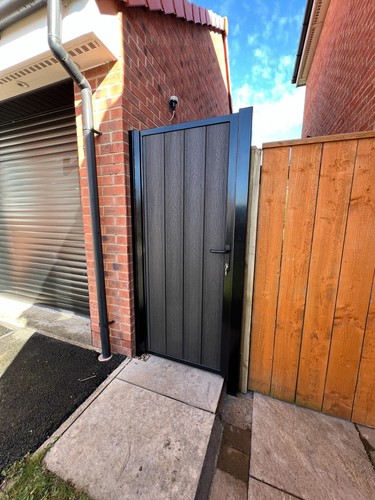 Composite entrance side gate - composite,