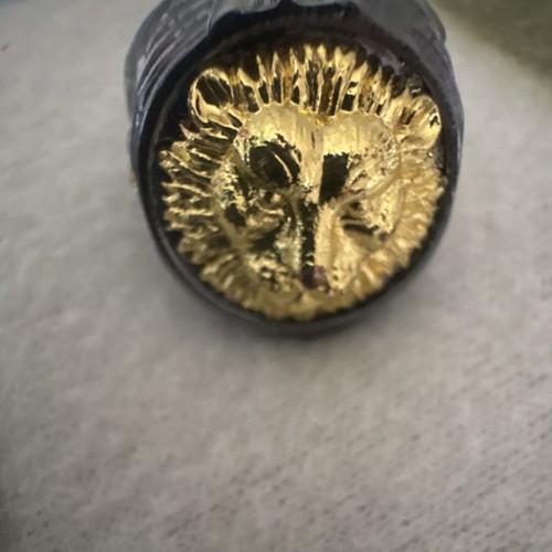 Black gold two tone lion - black,
