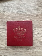 Queen Elizabeth R Red Box