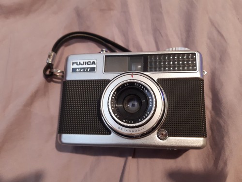 Fujica half frame - 35mm, camera