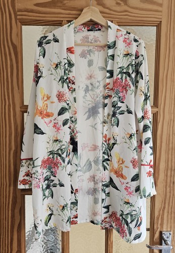 White floral open - white, open-front