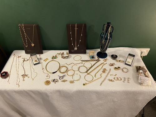 Vintage gold tone jewellery - vintage,