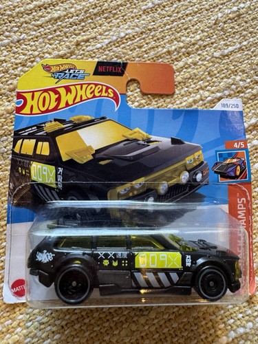 Hot wheels track - hot,