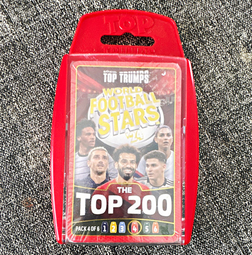 Top trumps world football - top,