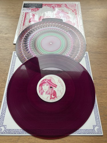 Melody echo chamber bon - chamber, –