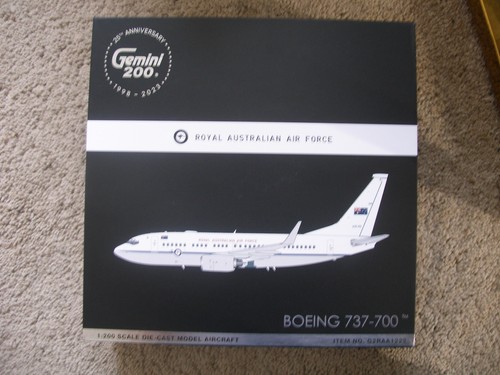 B737 700w royal - b737-700w,
