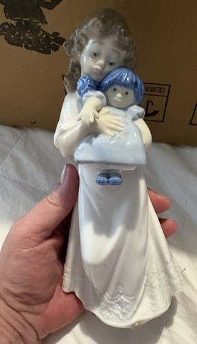 Nao lladro porcelain are - porcelain",