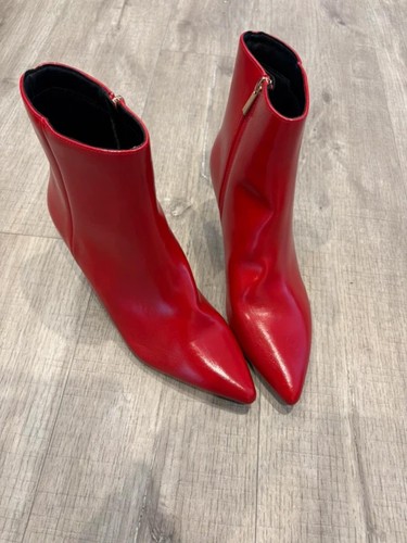 New look red - red, pointed
