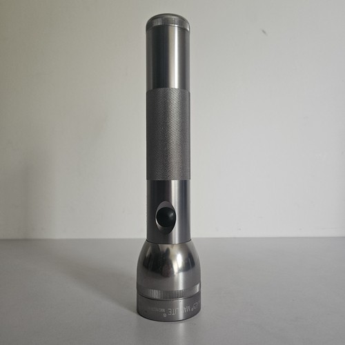 Brushed metal look maglite - -,