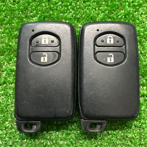 Genuine toyota smart key - key, fob