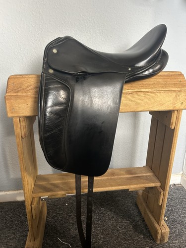 16inch dressage saddle black - dressage,