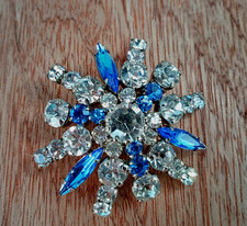 Vintage brooch diamante Starburst Blue & Clear 4.5 cm diameter costume jewellery