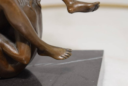 Bronze statue woman - bronze,