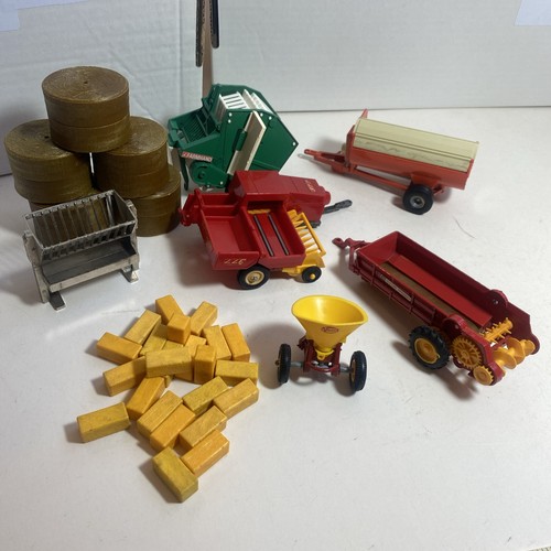 Britains farm accessories - farm,