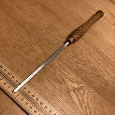 Woodturning 5 mm wide V