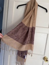Women’s Nude Pashmina Scarf – Burgundy Fleur de Lis Ends, Tassels