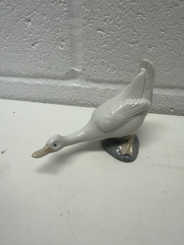 Nao lladro goose ducking - nao,