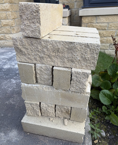 Darlstone bricks unused - (32),