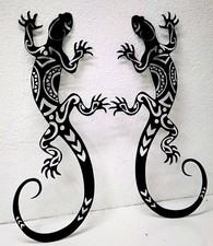 2 CLIMBING LIZARDS METAL WALL