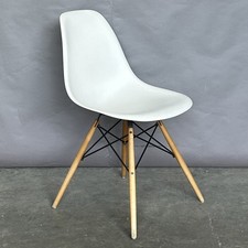 VITRA Eames Plastic Chair DSW