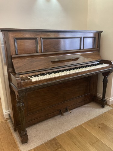 Upright piano - upright,