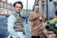 David Jason Ronnie barker Lynda Baron Autograph Signed 7x5 Photo Pre Print x2