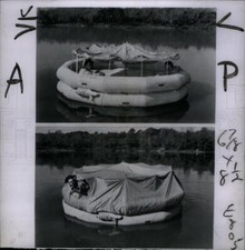 1950 Press Photo tiny floating