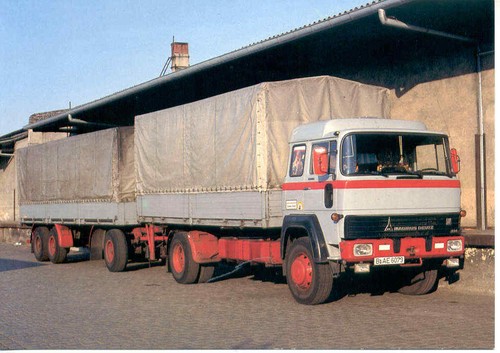 Old photo truck - photo",