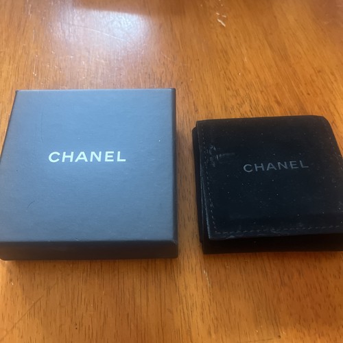 Chanel empty box velvet - &,