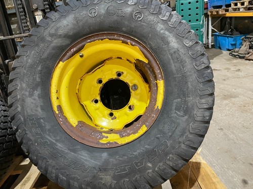 Front stud wheel - front,