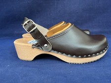 WOODEN SOLES & DARK BROWN