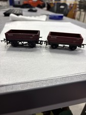 Model Railway OO Gauge Pair Of Coal Mineral Wagons With Drop Down Sides
