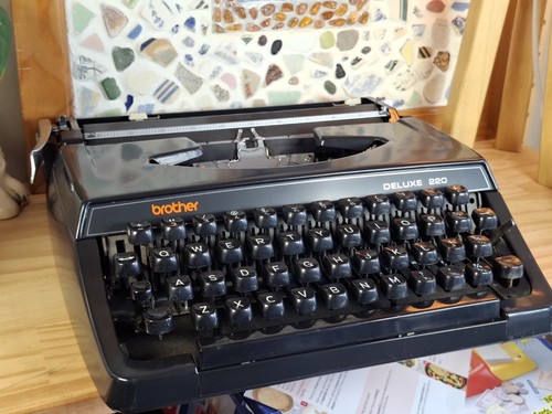 Brother deluxe 220 - 220, portable