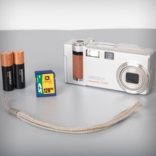 Minolta Dimage F200 4MP digital compact camera - Retro, Vintage, Y2K