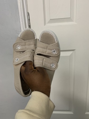 Softlites sandals appear be - to,