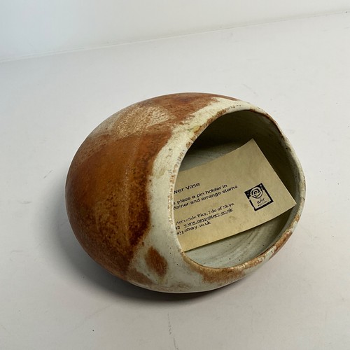 Vintage the bay pottery isle - the,