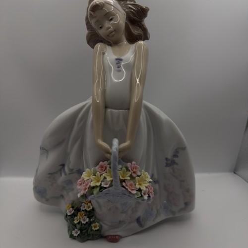 Lladro 6647 wildflowers girl - 6647,