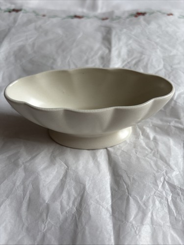 Beswick small scalloped bowl - scalloped,