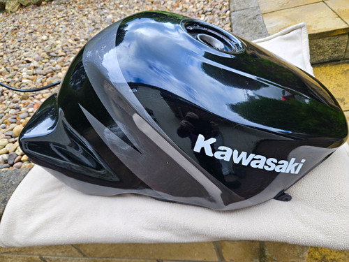 Kawasaki zx9r fuel tank - b,