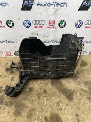 Battery box housing with sides