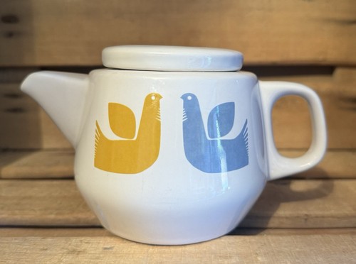 Retro style birds - style,