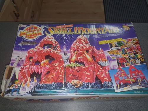 Mighty max trapped - max, skull