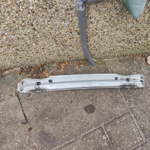 Volvo v40 front - impact, bar