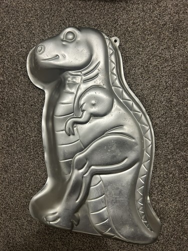Novelty cake tin dinosaur - novelty,