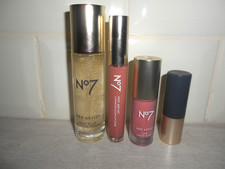 No 7 Pro Artist Gift Set, Base