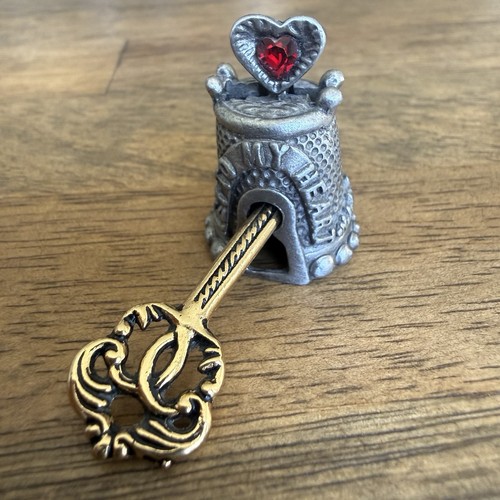Vintage nicholas gish - vintage, key