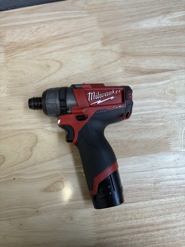 Milwaukee m12cd 202c - milwaukee, compact