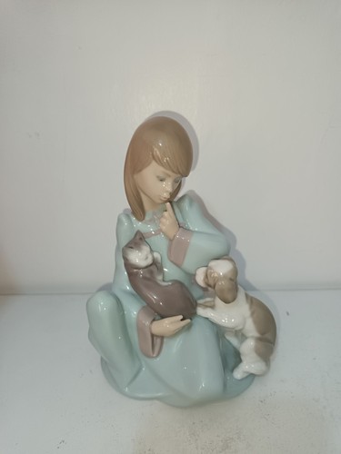 Lladro cat nap figurine girl - figurine.,
